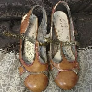 Bobbi Blu Lola Mary Jane's